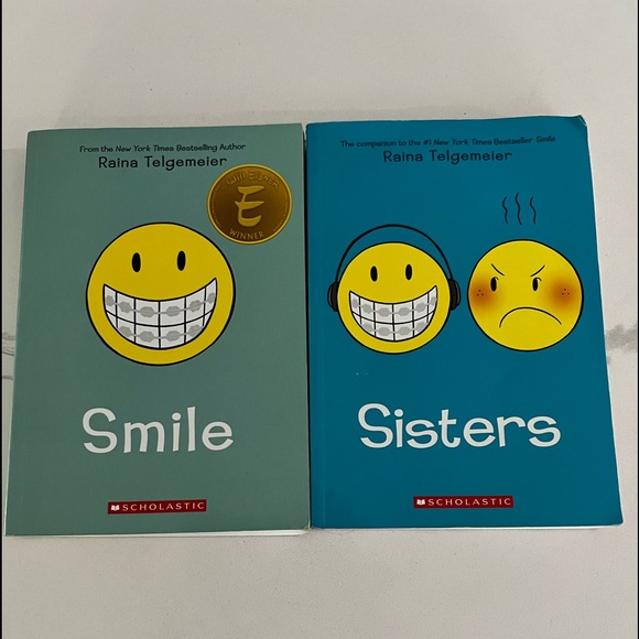 Smile and Sisters books from‎ NY Times Bestselling Author Raina Telgemeier - Picture 1 of 6